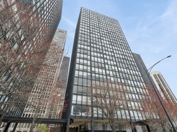 880 N Lake Shore Dr 