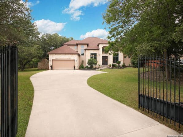 3701 Menger Dr