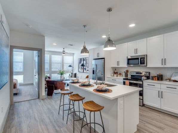 17501 N Dallas Pkwy