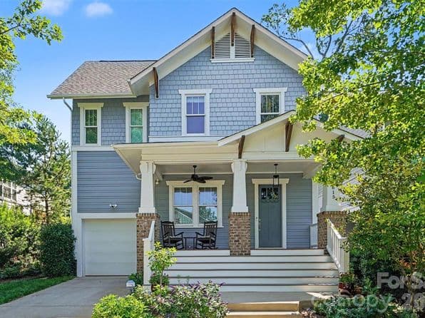 1615 Main St