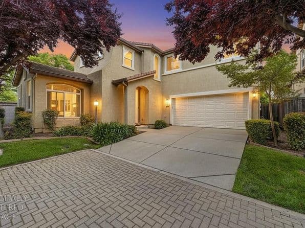 18 Bellows Pond Pl