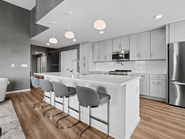 1755 Lombardy Cir