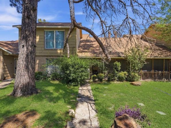 12207 W Village Dr 