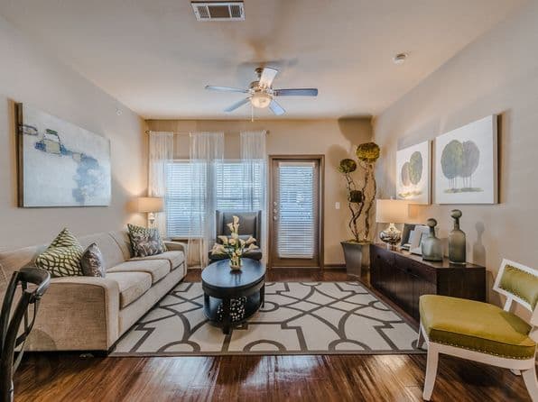 7425 La Vista Dr
