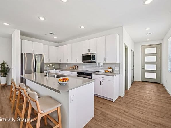 2119 E Voltaire Ave