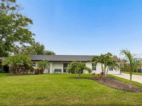 3941 E Eden Roc Cir