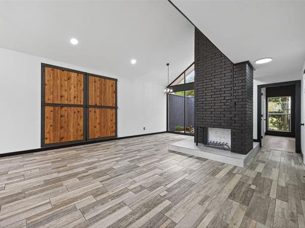 2129 Lake Village Dr