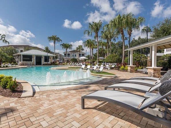 1820 Crosstown Club Pl