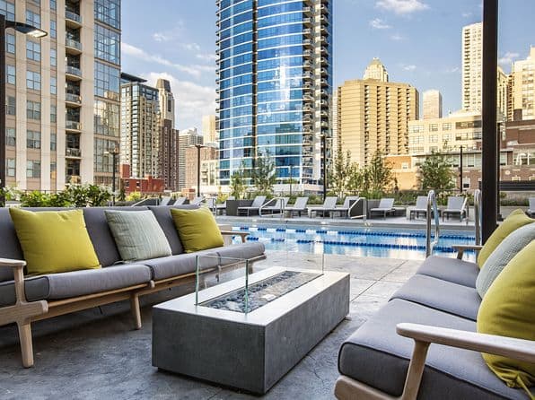 165 W Superior St