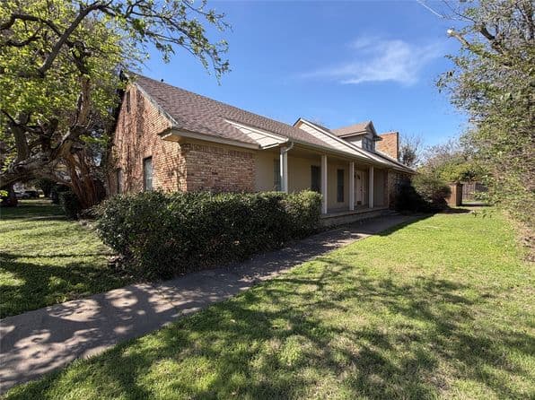 7947 Habersham Ln