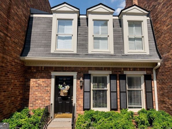 13 Stratford Hall Pl Ne 