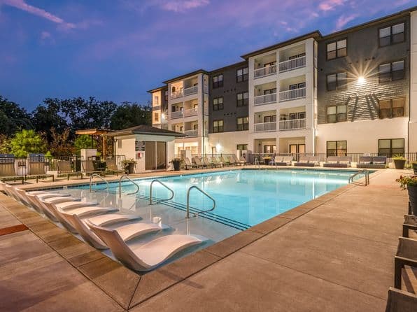 135 Donelson Pike