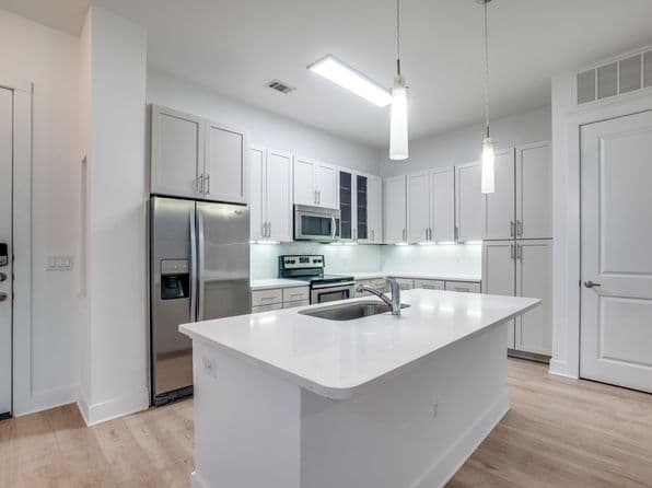 4670 Amesbury Dr