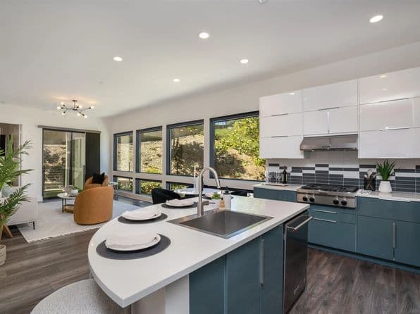 8570 Aspect Dr