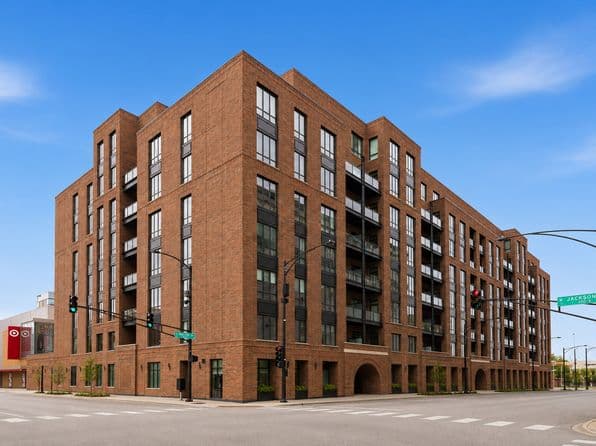 305 S Racine Ave 
