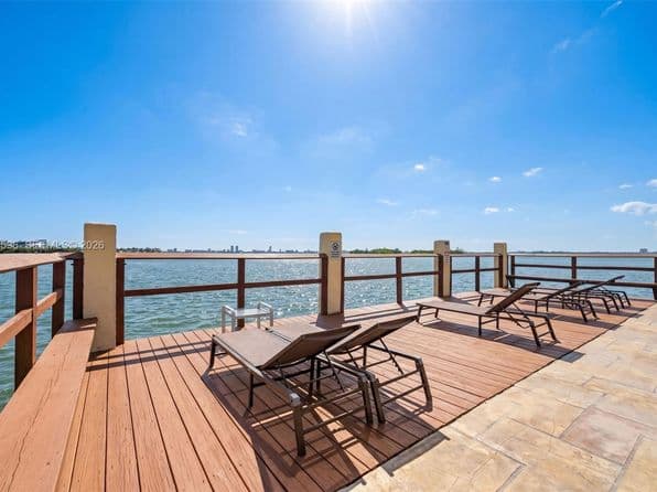 7845 Ne Bayshore Ct 
