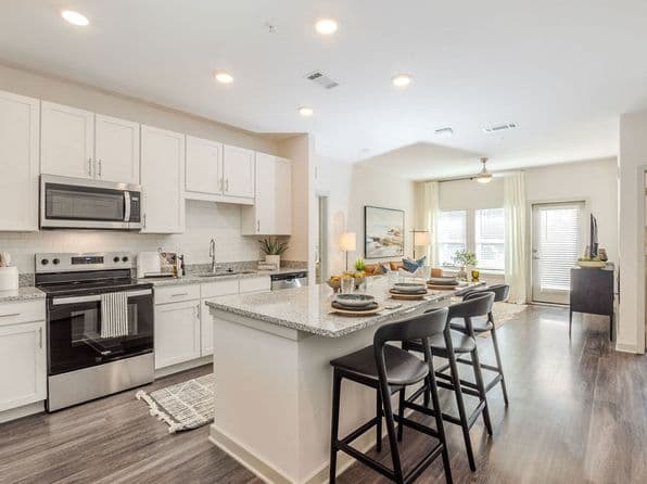 700 Avett Ln