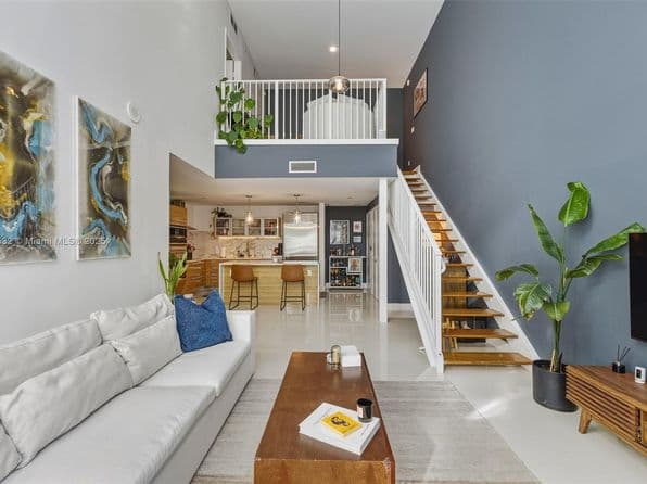 2020 N Bayshore Dr  103