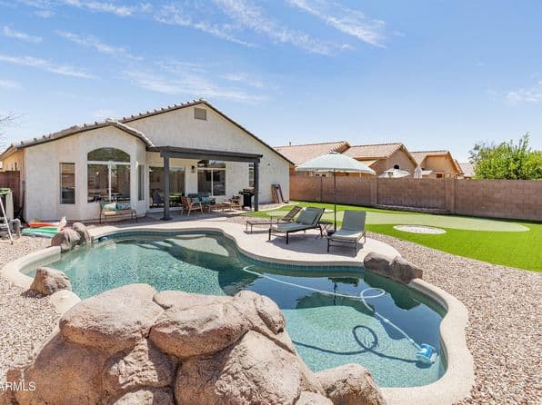 2842 E Rockwood Drive